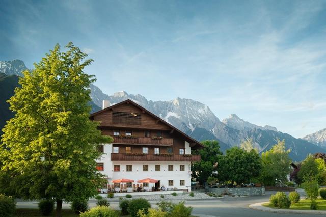 <span style="color:#403d4c">Hotel <span style="color:teal">Der Stern</span><span style="color:#403d4c"> (Austria)